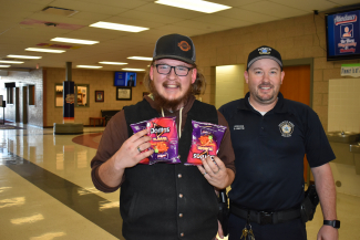 Hopes and Officer Smith free the chips from the Vending machine